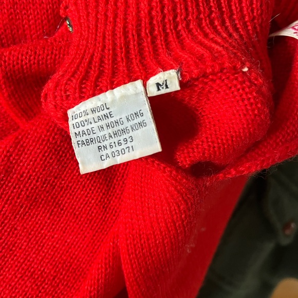 Collectors item. 80s rare Kansai Yamamoto red batwing wool sweater. Sz M - Picture 9 of 13